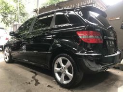 Mercedes-Benz B180 2010 kondisi terawat 3