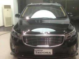 Kia Grand Sedona Ultimate 2017 Hitam 12