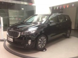 Kia Grand Sedona Ultimate 2017 Hitam 10