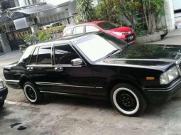 Nissan Cedric 2.7 2004 hitam  3