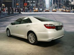 2015 Toyota Camry dijual 1