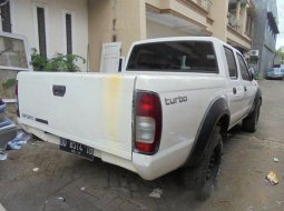 Nissan Frontier NP300 2010 Putih 2