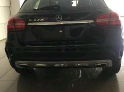Mercedes-Benz GLA 200 () 2018 kondisi terawat 5