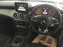 Mercedes-Benz GLA 200 () 2018 kondisi terawat 3