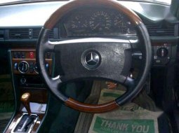 1993 Mercedes-Benz 300CE dijual 3