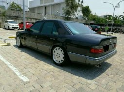 Mercedes-Benz 230E () 1992 kondisi terawat 7