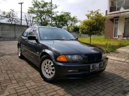 BMW 318i E46 1.9 Sedan 2002 Hitam 4