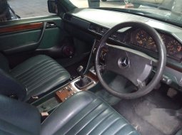 Mercedes-Benz 230E NA 1990 Hijau 3