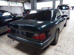 Mercedes-Benz 230E NA 1990 Hijau 4