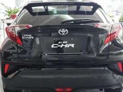 Toyota C-HR  2018 Hitam 4