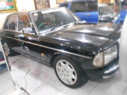 Jual Mercedes-Benz E200 AMG 1990 4