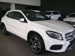 Mercedes-Benz GLA 200  2018 Putih 3