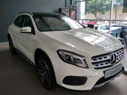 Mercedes-Benz GLA 200  2018 Putih 5