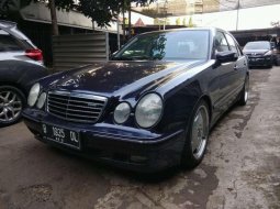 Mercedes-Benz E240  2001 Hitam 7