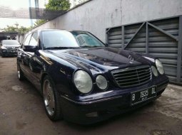 Mercedes-Benz E240  2001 Hitam 6