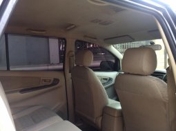 Jual Toyota Kijang Innova 2,0 E Manual 2010  2