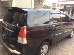 Jual Toyota Kijang Innova 2,0 E Manual 2010  4