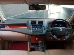 Toyota Crown Royal Saloon 2010 Dijual  4