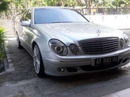 Mercedes-Benz E260 () 2003 kondisi terawat 4