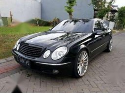 Mercedes-Benz E260  2003 Hitam 1