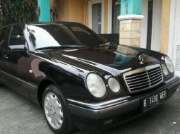 Mercedes-Benz 320 1998 terbaik 8