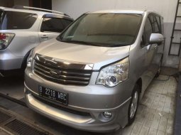 Toyota NAV1 Luxury V 2013 Dijual 1