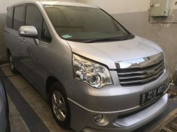 Jual Toyota NAV1 Luxury V 2013 2