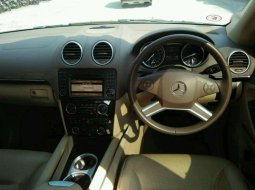 Mercedes-Benz GL500 2011 terbaik 3