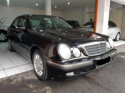 Mercedes-Benz E260  2002 harga murah 7