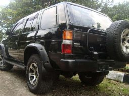 Nissan Terrano 2.4 Manual 1996 Hitam 3