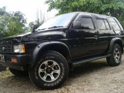 Nissan Terrano 2.4 Manual 1996 Hitam 6