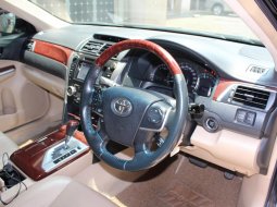 Jual Mobil Toyota Camry V 2012  9