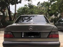 Mercedes-Benz 300E (W124) 1991 kondisi terawat 6