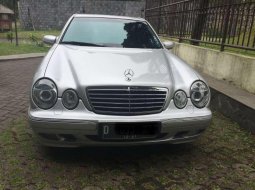 2000 Mercedes-Benz E320 dijual 8