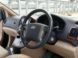 Hyundai H-1 XG Next Generation 2011 Hitam 5