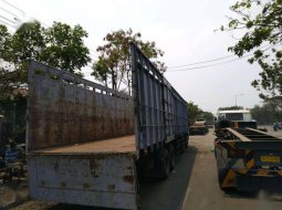 Mitsubishi Fuso Super Great 6D24 2013 Ungu 4