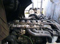 Mitsubishi Fuso Super Great 6D24 2013 Ungu 1