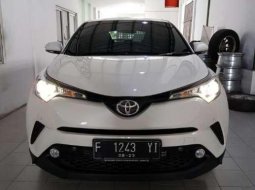 Toyota C-HR () 2018 kondisi terawat 4