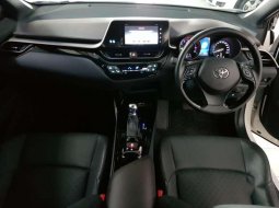 Toyota C-HR () 2018 kondisi terawat 1
