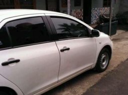 Toyota Limo  2010 Putih 3