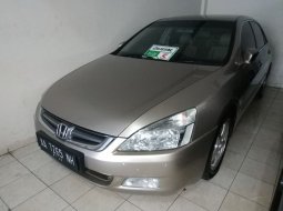 Jual Mobil Honda Accord VTi-L 2004 1