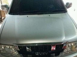 2010 Isuzu Panther dijual 3