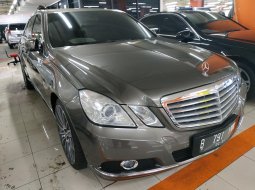 Jual Mobil Mercedes-Benz E-Class 250 2010 3