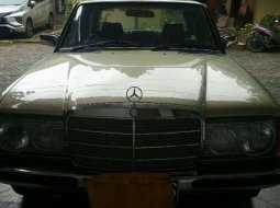 Mercedes-Benz 200 2.0 Manual 1982 harga murah 3