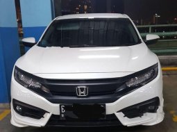 Honda Civic ES 2018 Putih 4