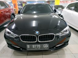 Jual mobil BMW 3 Series 320i 2014 1