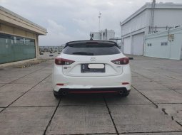 Mazda 3  2017 Putih 1