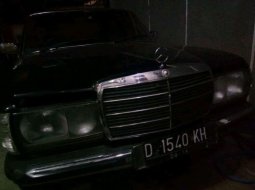 Mercedes-Benz 200  0 Hitam 2