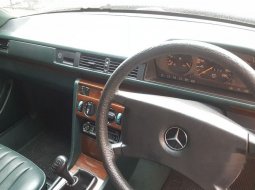 Mercedes-Benz 230E (W124) 1992 kondisi terawat 3