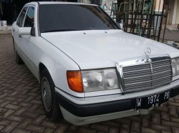 Mercedes-Benz 230E (W124) 1992 kondisi terawat 8